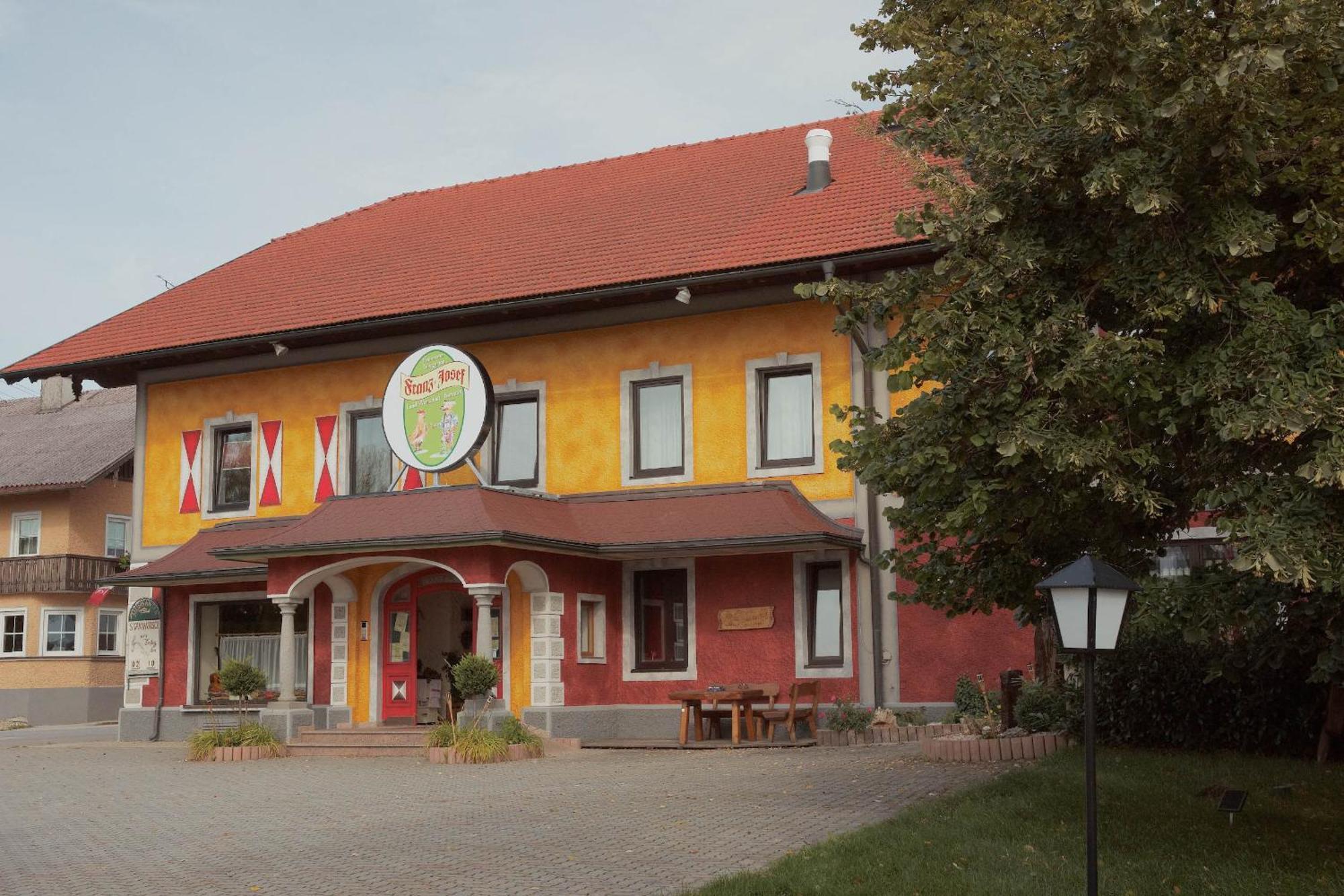 Landgasthof Franz Josef Straßwalchen Buitenkant foto